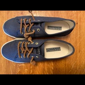 Sperry Top Sider with laces size 5